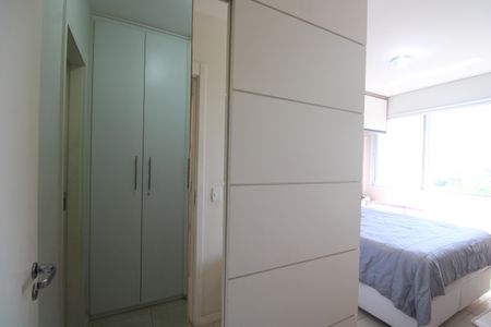 Apartamento à venda com 70m², 2 quartos e 1 vagaSuíte - Closet aberto