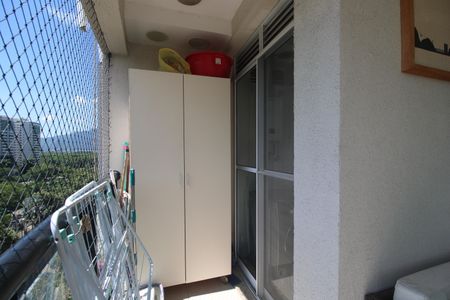 Apartamento à venda com 70m², 2 quartos e 1 vagaSala - Varanda