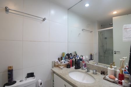 Apartamento à venda com 70m², 2 quartos e 1 vagaBanheiro da suíte