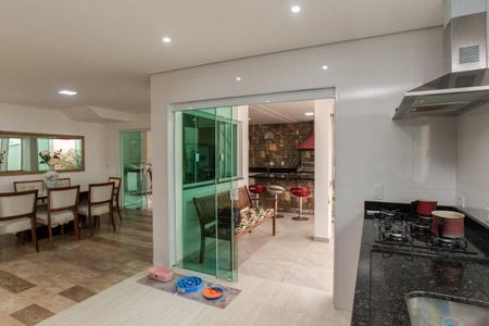 Casa à venda com 320m², 4 quartos e 4 vagasCozinha