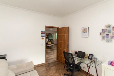 Casa à venda com 320m², 4 quartos e 4 vagasEscritório