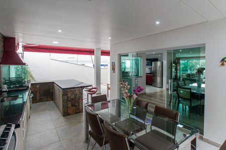 Casa à venda com 320m², 4 quartos e 4 vagasQuintal