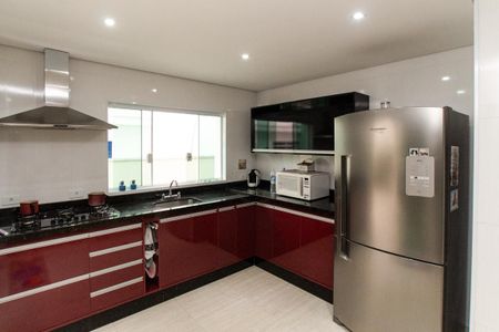 Casa à venda com 320m², 4 quartos e 4 vagasCozinha