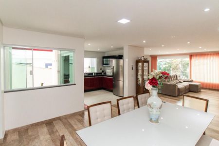 Casa à venda com 320m², 4 quartos e 4 vagasSala de Jantar
