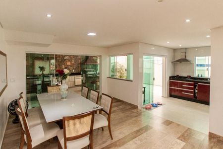 Casa à venda com 320m², 4 quartos e 4 vagasSala de Jantar