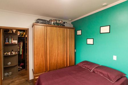 Casa à venda com 320m², 4 quartos e 4 vagasSuíte 2