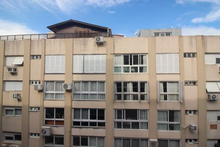Apartamento à venda com 69m², 2 quartos e 1 vaga Apartamento à venda com 69m², 2 quartos e 1 vagaVista do Sacada do Quarto