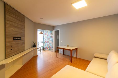 Sala de apartamento para alugar com 3 quartos, 75m² em Jardim Industrial, São Paulo