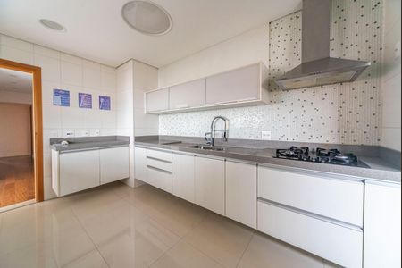 Apartamento à venda com 126m², 3 quartos e 3 vagasCozinha 