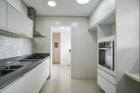 Apartamento à venda com 126m², 3 quartos e 3 vagas Apartamento à venda com 126m², 3 quartos e 3 vagasCozinha