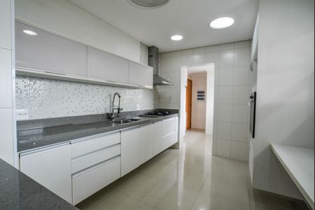 Apartamento à venda com 126m², 3 quartos e 3 vagas Apartamento à venda com 126m², 3 quartos e 3 vagasCozinha