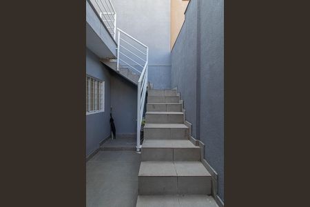 Casa para alugar com 236m², 2 quartos e 2 vagasEscada