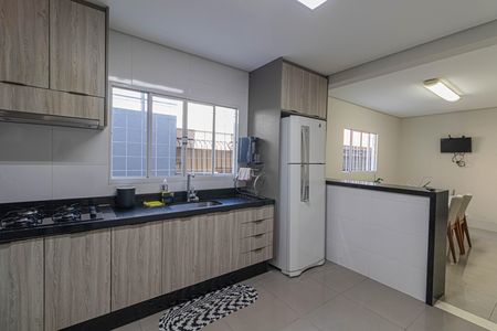 Casa para alugar com 236m², 2 quartos e 2 vagasCozinha