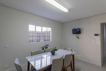 Casa para alugar com 236m², 2 quartos e 2 vagasCozinha