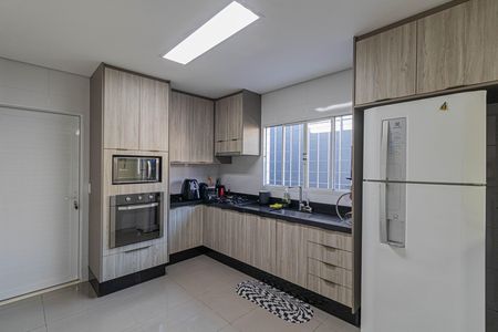 Casa para alugar com 236m², 2 quartos e 2 vagasCozinha