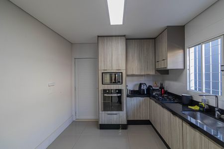 Casa para alugar com 236m², 2 quartos e 2 vagasCozinha
