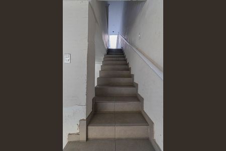 Casa para alugar com 236m², 2 quartos e 2 vagasEscada 
