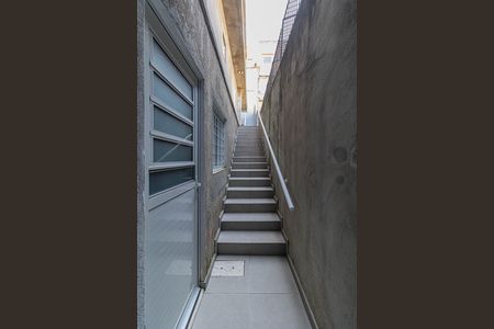 Casa para alugar com 236m², 2 quartos e 2 vagasEscada 