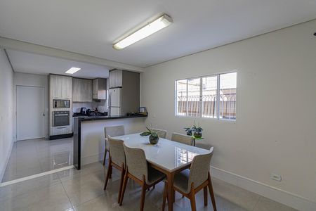 Casa para alugar com 236m², 2 quartos e 2 vagasCozinha