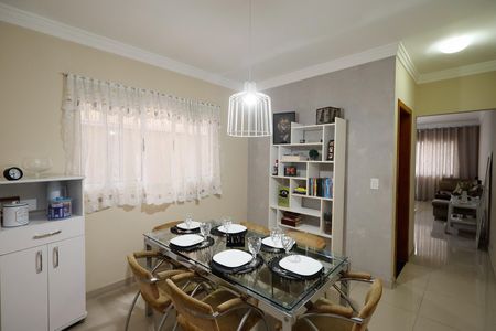 Casa à venda com 220m², 3 quartos e 2 vagasCozinha 