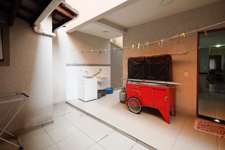 Casa à venda com 220m², 3 quartos e 2 vagasÁrea de Serviço / Churrasqueira 
