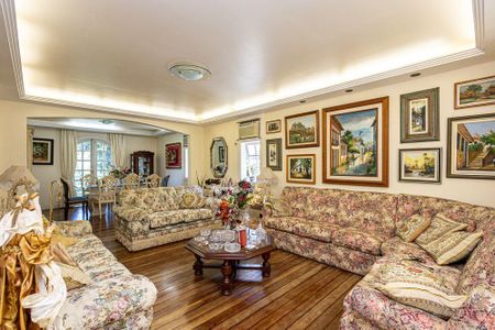 Casa à venda com 4 quartos, 357m² em Pendotiba, Niterói