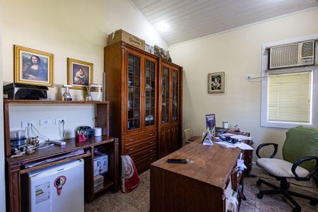 Casa à venda com 4 quartos, 357m² em Pendotiba, Niterói