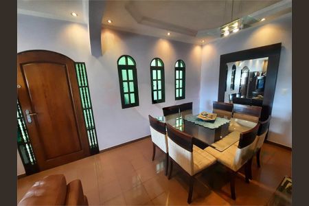 Casa à venda com 3 quartos, 181m² em Limoeiro, São Paulo