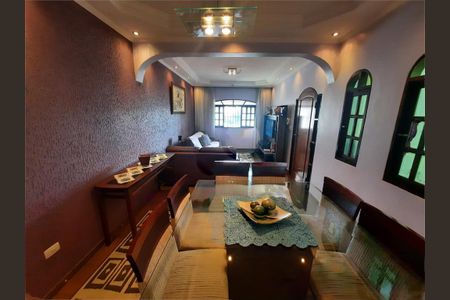 Casa à venda com 3 quartos, 181m² em Limoeiro, São Paulo