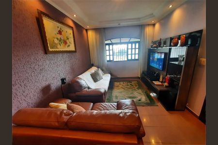 Casa à venda com 3 quartos, 181m² em Limoeiro, São Paulo