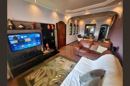 Casa à venda com 3 quartos, 181m² em Limoeiro, São Paulo