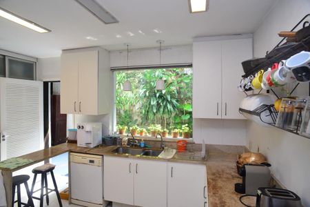 Casa de condomínio à venda com 534m², 6 quartos e 3 vagas Casa de condomínio à venda com 534m², 6 quartos e 3 vagasCozinha