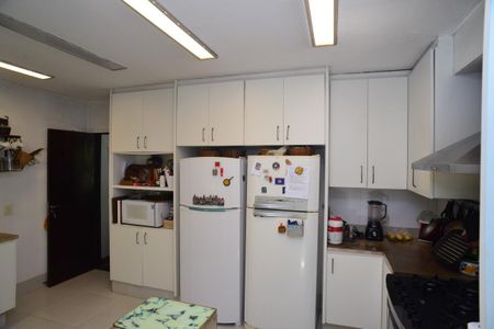 Casa de condomínio à venda com 534m², 6 quartos e 3 vagas Casa de condomínio à venda com 534m², 6 quartos e 3 vagasCozinha