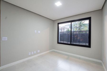 Casa à venda com 4 quartos, 240m² em Piratininga, Niterói