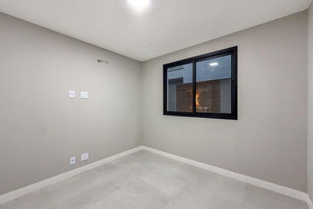 Casa à venda com 4 quartos, 240m² em Piratininga, Niterói