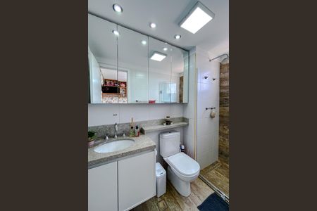 Apartamento à venda com 74m², 2 quartos e 2 vagasBanheiro da Suíte