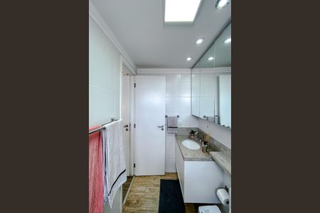 Apartamento à venda com 74m², 2 quartos e 2 vagasBanheiro da Suíte