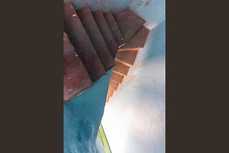 Casa para alugar com 70m², 2 quartos e 1 vaga Casa para alugar com 70m², 2 quartos e 1 vagaEscada