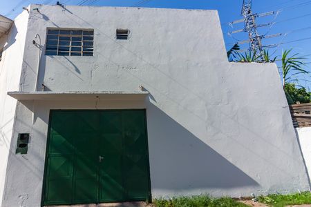 Casa para alugar com 70m², 2 quartos e 1 vaga Casa para alugar com 70m², 2 quartos e 1 vagaFachada