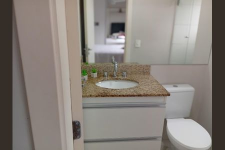 Banheiro de apartamento à venda com 2 quartos, 68m² em Morro Santana, Porto Alegre