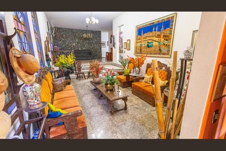 Sala de casa à venda com 5 quartos, 360m² em São José, Belo Horizonte