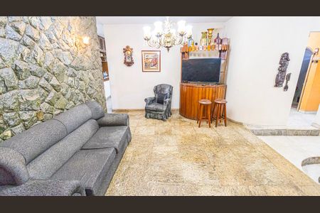 Casa à venda com 360m², 5 quartos e 3 vagasSala de televisão