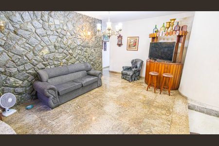 Casa à venda com 360m², 5 quartos e 3 vagasSala de televisão