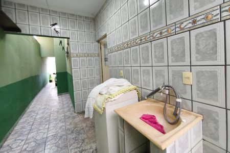 Casa à venda com 250m², 2 quartos e 2 vagas Casa à venda com 250m², 2 quartos e 2 vagasÁrea de Serviço