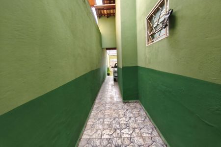 Casa à venda com 250m², 2 quartos e 2 vagas Casa à venda com 250m², 2 quartos e 2 vagasCorredor - Quintal