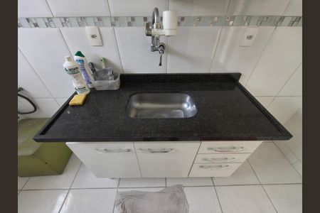 Apartamento à venda com 56m², 2 quartos e 1 vagaBancada - Cozinha