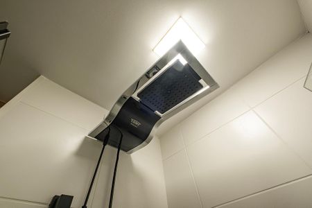 Banheiro de kitnet/studio para alugar com 1 quarto, 24m² em Pinheiros, São Paulo