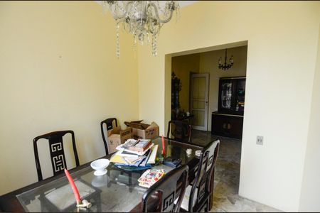 Casa à venda com 182m², 3 quartos e 3 vagas Casa à venda com 182m², 3 quartos e 3 vagasSala