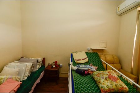 Casa à venda com 182m², 3 quartos e 3 vagas Casa à venda com 182m², 3 quartos e 3 vagasQuarto 1