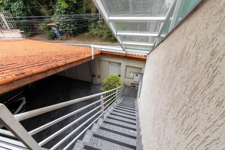 Casa à venda com 500m², 3 quartos e 3 vagasEscada de Entrada